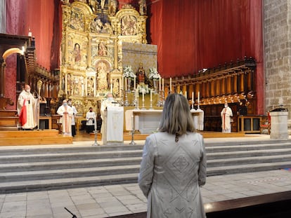 Interior de la catedral de Valladolid, uno de los bienes inmatriculados, durante la celebración de una misa.