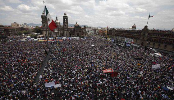 Miles de simpatizantes de Obrador acudieron a la plaza del Zócalo.