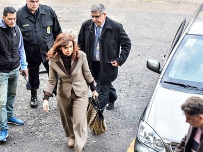La expresidenta Cristina Fernández de Kirchner llega a los tribunales federales / En vídeo, la expresidenta de Argentina cada vez más acorralada por la justicia