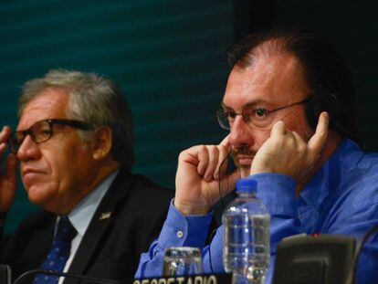 El secretario general de la OEA, Luis Almagro, con el secretario de Relaciones Exteriores de M&eacute;xico, Luis Videgaray.