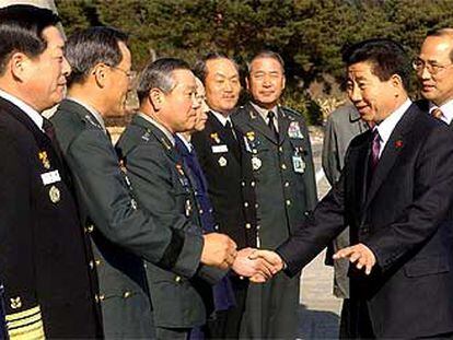 El presidente electo de Corea del Sur, Roh Moh Hyun, ayer, en un acto con militares en el sur del país.