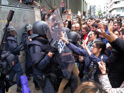 C&agrave;rrega policial a Girona l&#039;1-O.