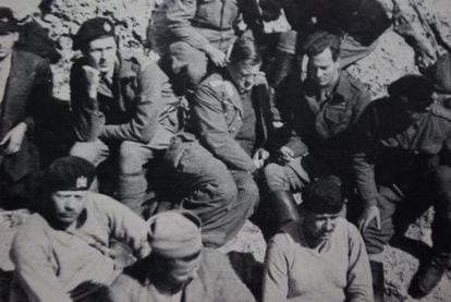 Otra imagen del equipo que secuestró a Kreipe (en el centro), con Leigh Fermor a la derecha y William Stanley Moss a la izquierda.