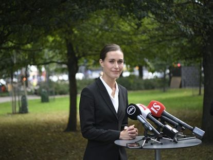La primera ministra finlandesa, Sanna Marin, en una rueda de prensa el día 23 tras una reunión con embajadores extranjeros en Helsinki.