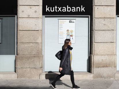 El Supremo anula la comisión de Kutxabank por ingresos en efectivo por terceros