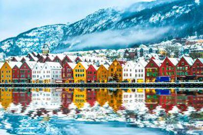 Fachadas de colores en el barrio de Bryggen, en Bergen (Noruega).