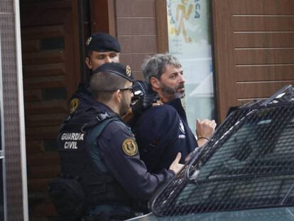 Uno de los detenidos en la operación policial contra los CDR. En vídeo, la evolución del caso.