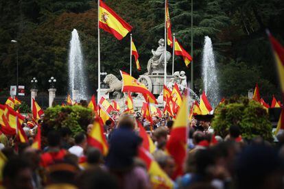 Concentración contra el referéndum independentista del 1-O celebrada en la madrileña plaza de Cibeles, el 30 de septiembre de 2017.