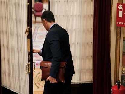 El presidente del Gobierno, Pedro Sánchez, tras asistir al pleno celebrado este miércoles en el Congreso.