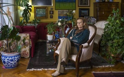 Carme Riera, en el salón de su casa de Barcelona.