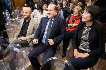 Los portavoces de la oposición, Villares, Leiceaga y Pontón, durante el acto de investidura de Feijóo el año pasado.
