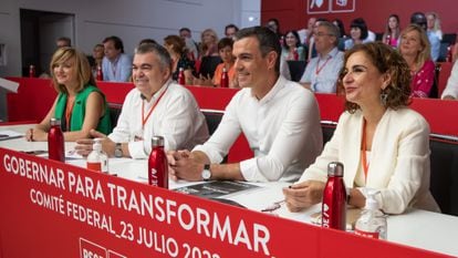 De izquierda a derecha, Pilar Alegría, Santos Cerdán, Pedro Sánchez y María Jesús Montero, este sábado, en el Comité Federal del PSOE.