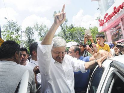 López Obrador, tras un mitin de Morena en junio de 2016.