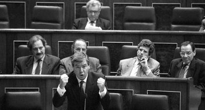 El ministro del Interior, José Luis Corcuera, durante el debate de la ley.