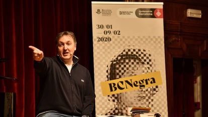 Carlos Zanón, durante la presentación de la BCNegra en el teatrillo del Conservatorio del Liceo. 