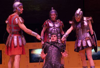 Escena de 'Los áspides de Cleopatra' un proyecto de Laboratorio América