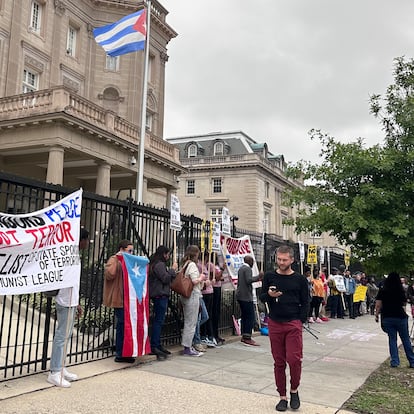 Manifestación frente a la embajada de Cuba en Washington, Estados Unidos el 25 de septiembre de 2023.