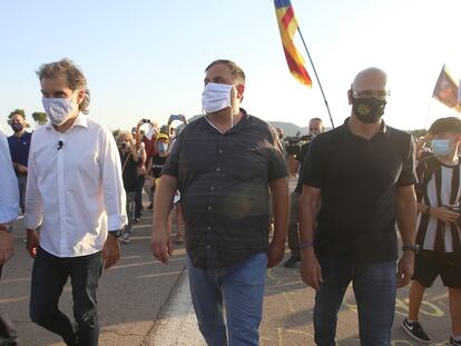 De izquierda a Derecha Joaquim Forn, Jordi Cuixart, Oriol Junqueras Y Raul Romeva a la entrada de la prisión de Lledoners.