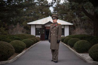 <a href="http://elpais.com/elpais/2016/12/09/album/1481275111_650020.html"><b>FOTOGALERÍA</B></A>| Ganarse la vida en el país de Kim Jong-un