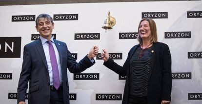 Carlos Buesa y Tamara Maes, presidente y directora científica, respectivamente, de Oryzon Genomics.