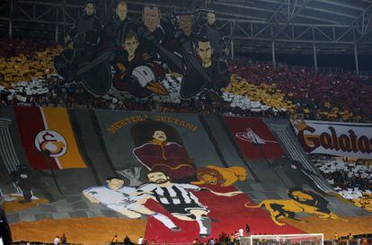 Los seguidores del Galatasaray antes del partido.