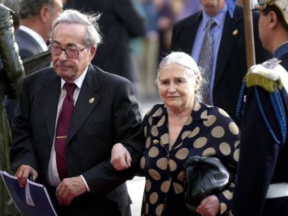 George Steiner y Doris Lessing, en Oviedo, en la entrega de los Premios Pr&iacute;ncipe de Asturias de 2001.