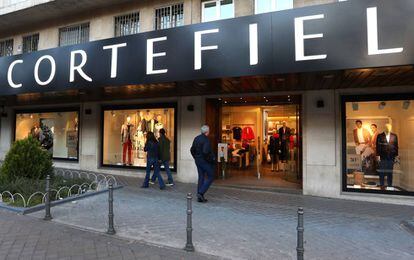 Cortefiel ha cerrado tiendas y reducido su tama&ntilde;o, (en la foto, uno de sus locales de Madrid). 