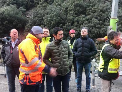 El conseller de Territorio y Sostenibilidad, Damià Calvet, ha visitado este sábado el tramo cortado de la C-13 entre Llavorsí y Rialp (Lleida).