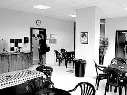 La sala de estar del centro de atención a toxicómanos Hontza de Cáritas.