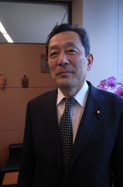 El político japonés, Ryoichi Hattori, miembro del Partido Socialdemócrata y de la cámara baja (House of Representatives) del Parlamento japonés.