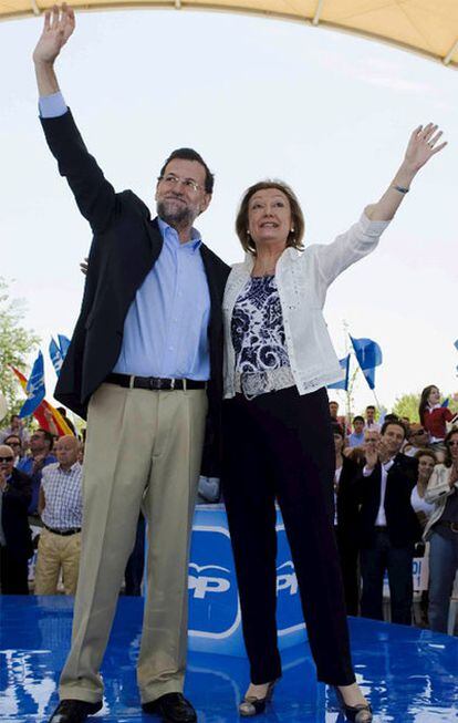 Mariano Rajoy y Luisa Fernanda Rudi, en Zaragoza.