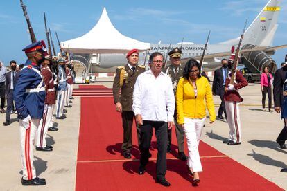 El Presidente de Colombia, Gustavo Petro, a su llegada a la ciudad de Caracas, Venezuela, el 7 de enero de 2022.