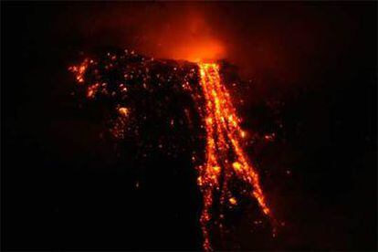 Momento de la erupción del volcán Tungurahua