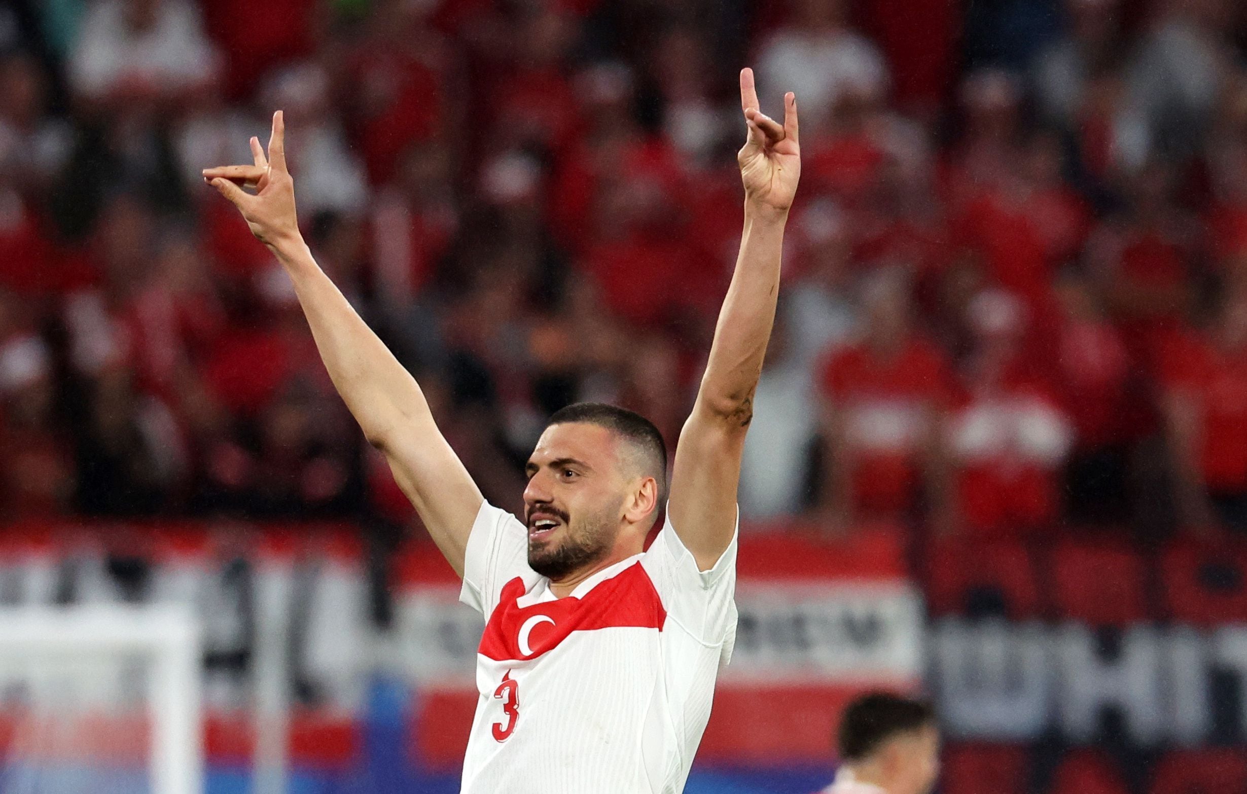 El saludo del lobo gris del futbolista turco Demiral tensa las relaciones entre Alemania y Turquía
