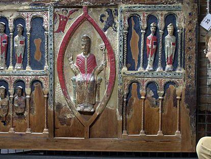 Frontal de Sant Hilari de Buira, de finals del segle XII, una de les obres en litigi, en una imatge del 2005.