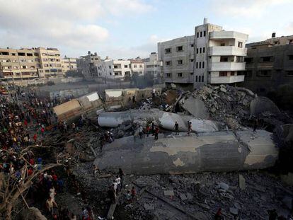 Ruinas del edificio destruido el jueves en Gaza en un ataque israelí.