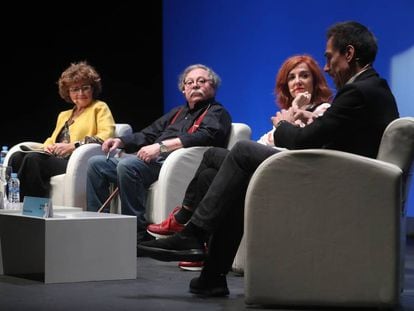 Elena Domínguez, Alberto Corazón, Elvira Lindo y Jesús Alcoba, en la mesa redonda en el Festival Eñe.