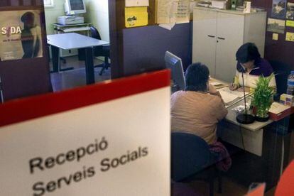 Sala de espera de una oficina de Servicios Sociales en Barcelona.