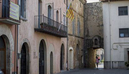 Fachada de l'Ajuntament de Bàscara.