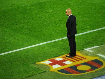 Guardiola, pensativo en la banda ante el Chelsea.