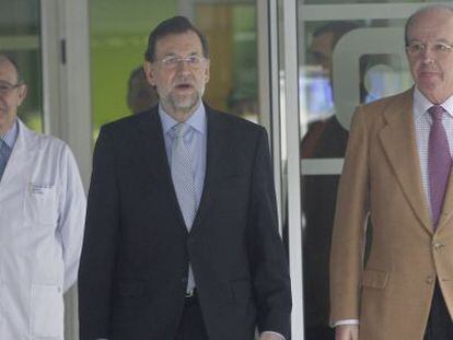 Rafael Spottorno junto a Mariano Rajoy en la clinica San Jose de Madrid.