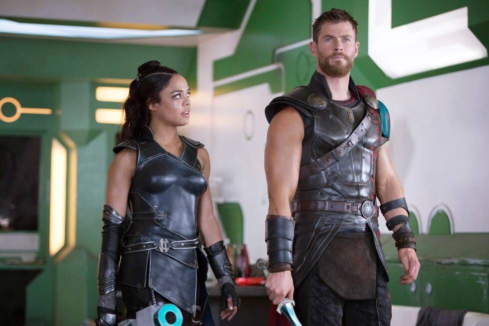 Tessa Thompson (Valkyria) y Chris Hemsworth (Thor) en la película más gamberra de la saga, 'Thor: Ragnarok'.