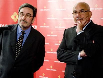 El presidente de Narc&iacute;s Serra Caixa Catalunya, Narc&iacute;s Serra, y el director general, Adolf Tod&oacute;, en rueda de prensa tras una asamblea ordinaria en 2010.