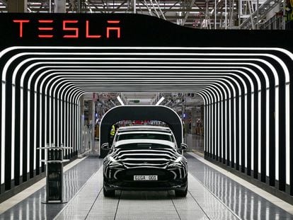 Coches Tesla del modelo Y en la planta de Gruenheide, Alemania.