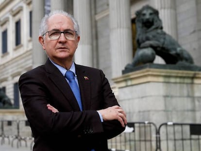 Antonio Ledezma, frente al Congreso de los Diputados en Madrid.