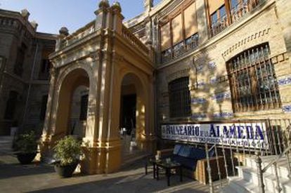 Entrada al Balneario de la Alameda. 