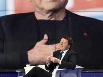 El líder del PD Matteo renzi participa en un programa de la RAI.