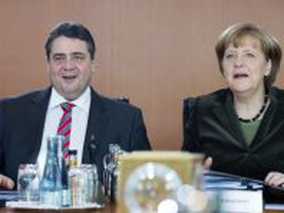 El ministro alem&aacute;n de Econom&iacute;a, el socialdem&oacute;crata Sigmar Gabriel, y la canciller alemana, Angela Merkel.