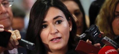 La ministra de Sanidad, Carmen Montón atiende a los medios.