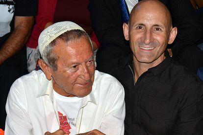 Modesto Lomba junto a Elio Berhanyer.